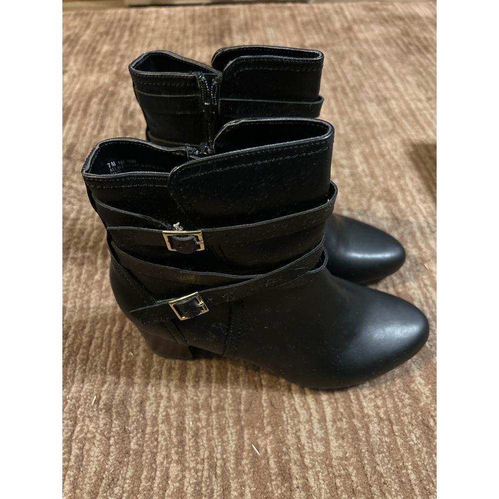 Liz Claiborne Biltson Black Ankle Boots Strappy Buckle Detail Block Heel Size 7m